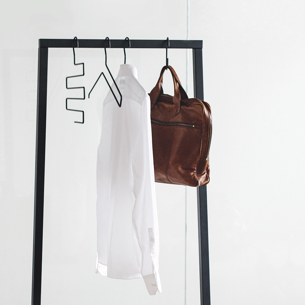 Nordic-design-shop-lume-cintres-blanc-noir-2