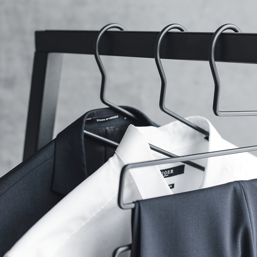 Nordic-design-shop-lume-cintres-blanc-noir-3